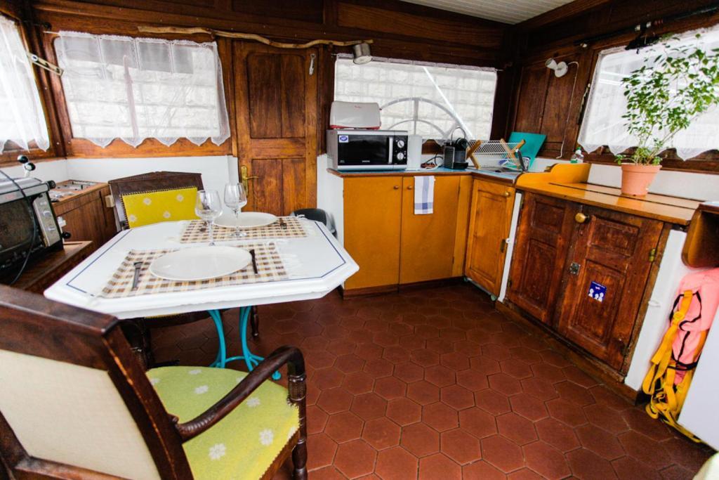Peniche - Le Nenuphar Hotel Paris Bagian luar foto
